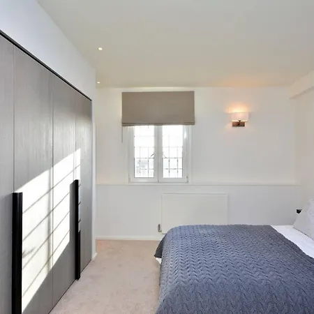 Relaxing Four Bedrooms Apartment